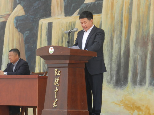 校长讲话.JPG 校长讲话.JPG
